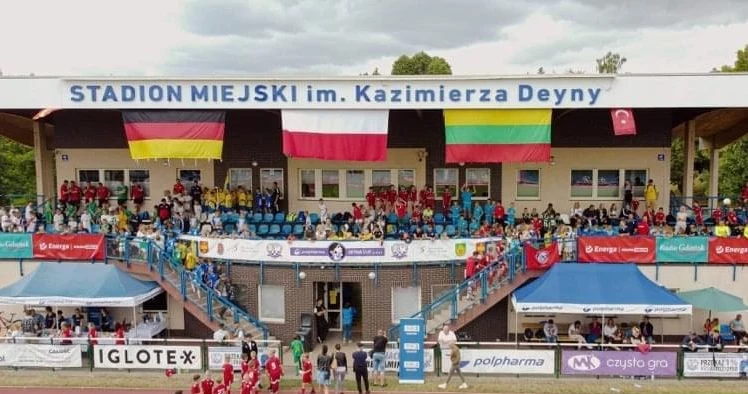 Doroczny turniej Deyna Cup Junior na stadionie w Starogardzie Gdańskim, mieście Kazimierza Deyny. Fot. Beniaminek 03 Starogard