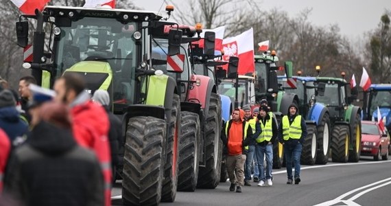 We wtorek w ponad 20 miejscach w Polsce odbyły się protesty rolników. Chcieli oni zwrócić uwagę m.in. na błędne, ich zdaniem, założenia tzw. ustawy łańcuchowej oraz na zagrożenia wynikające z możliwego podpisania przez Komisję Europejską umowy o wolnym handlu z grupą Mercosur.