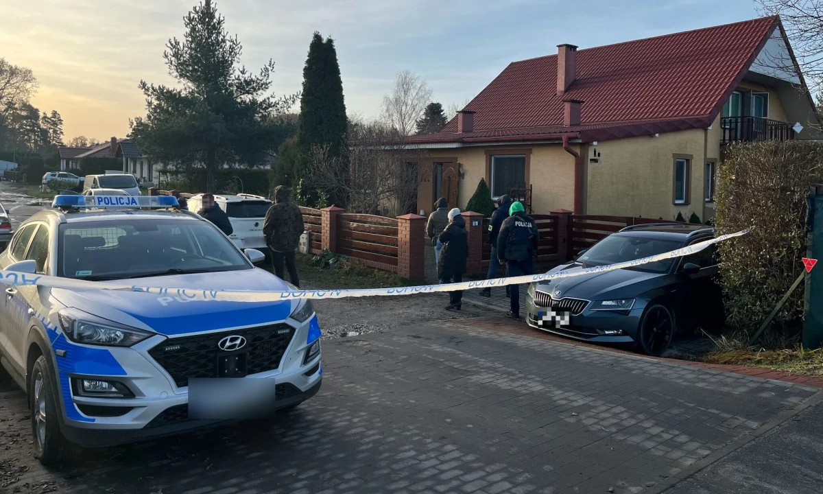 Kobieta, która przeżyła strzelaninę w Namysłowie, została w poniedziałek przesłuchana. Z uwagi na dobro dochodzenia, śledczy nie zdradzają żadnych szczegółów. Jak jednak zaznaczył rzecznik Prokuratury Okręgowej w Opolu Stanisław Bar, według kobiety jej partner i sprawca nie byli w złych relacjach.