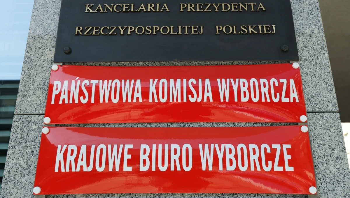 Państwowa Komisja Wyborcza wysłała dziś do Sądu Najwyższego wniosek o wyłączenie z rozstrzygnięcia ws. skargi PiS wszystkich wyznaczonych do tego sędziów Izby Kontroli Nadzwyczajnej SN. Chodzi o odwołanie od kary nałożonej w sierpniu na komitet wyborczy PiS za korzystanie w kampanii wyborczej z nielegalnych środków. Izba Kontroli Sądu Najwyższego ma się zająć skargą PiS 11 grudnia.