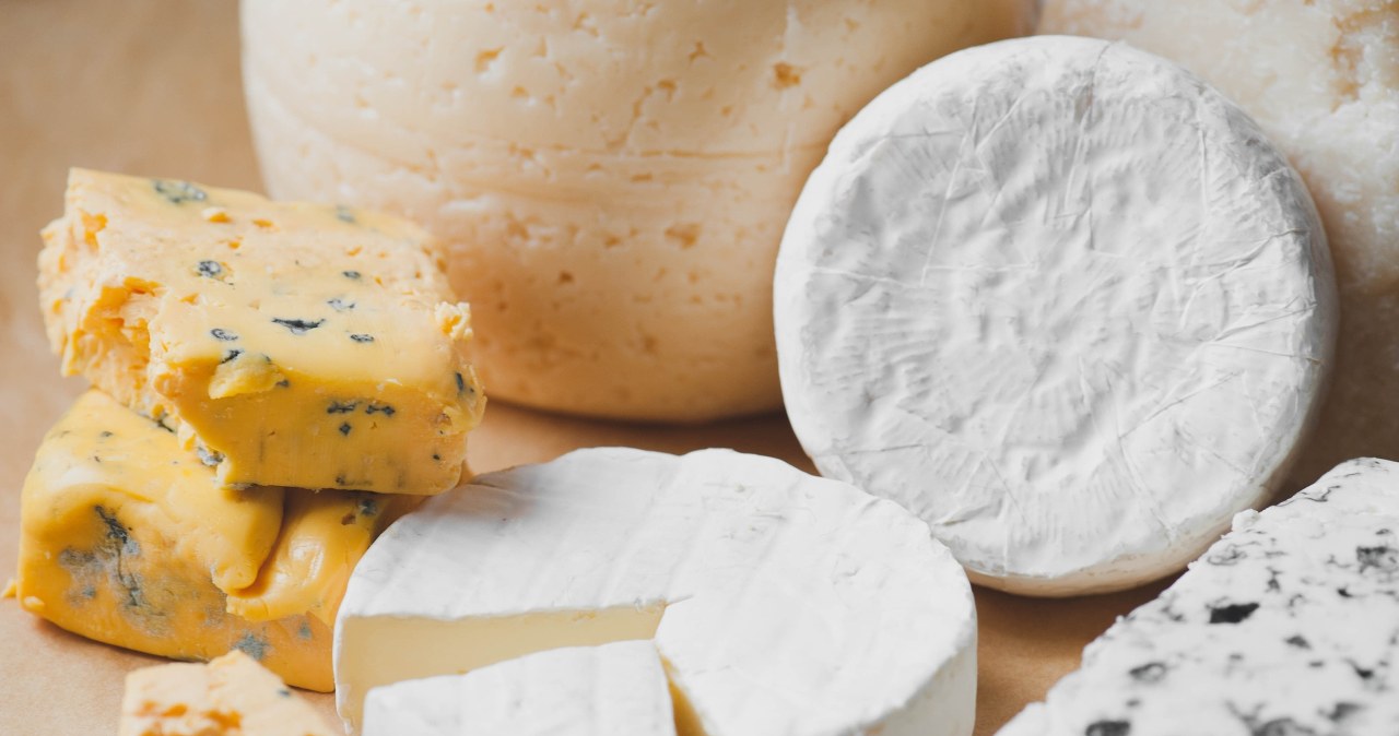 Miłośnicy serów kochają te dwa rodzaje. Są najzdrowsze na świecie