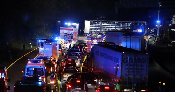 Niemcy powołują komisję śledczą, która zbada serię wypadków na autostradach Nadrenii Północnej-Westfalii, spowodowanych przez kierowcę ciężarówki z Polski. Sprawca przebywa w zakładzie psychiatrycznym.