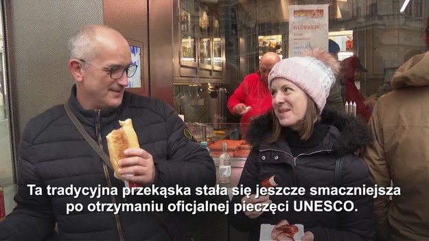 Skromne wiedeńskie "Würstelstand", czyli stoiska z kiełbaskami, trafiły na listę niematerialnego dziedzictwa kulturowego UNESCO. Te małe "ikony" ulicznego jedzenia mają swoje korzenie w XVIII wieku.