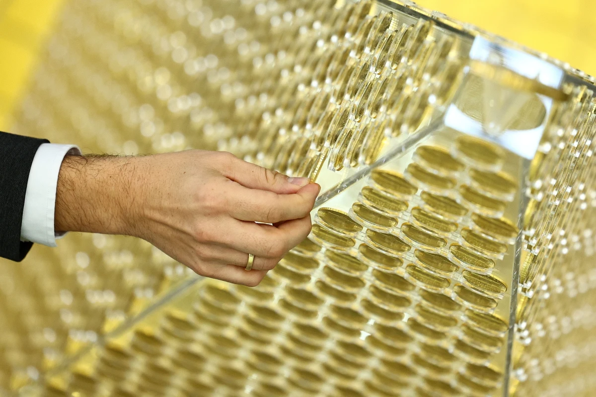 Ma niemal 3 metry wysokości i składa się z 2024 złotych monet. Wyjątkowa choinka zaprezentowana w Monachium jest najprawdopodobniej najdroższą w Europie. Jej szacowana wartość to ok. 5,3 mln euro. 