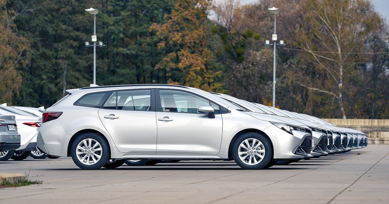 Hybrydy wygrywają. Dane Toyoty pokazują, co naprawdę kupują kierowcy