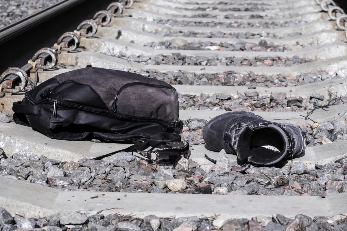 Wypadek na tzw. dzikim przejściu kolejowym w podwarszawskim Aninie. Pod pociąg Szybkiej Kolei Miejskiej wpadł 12-latek.