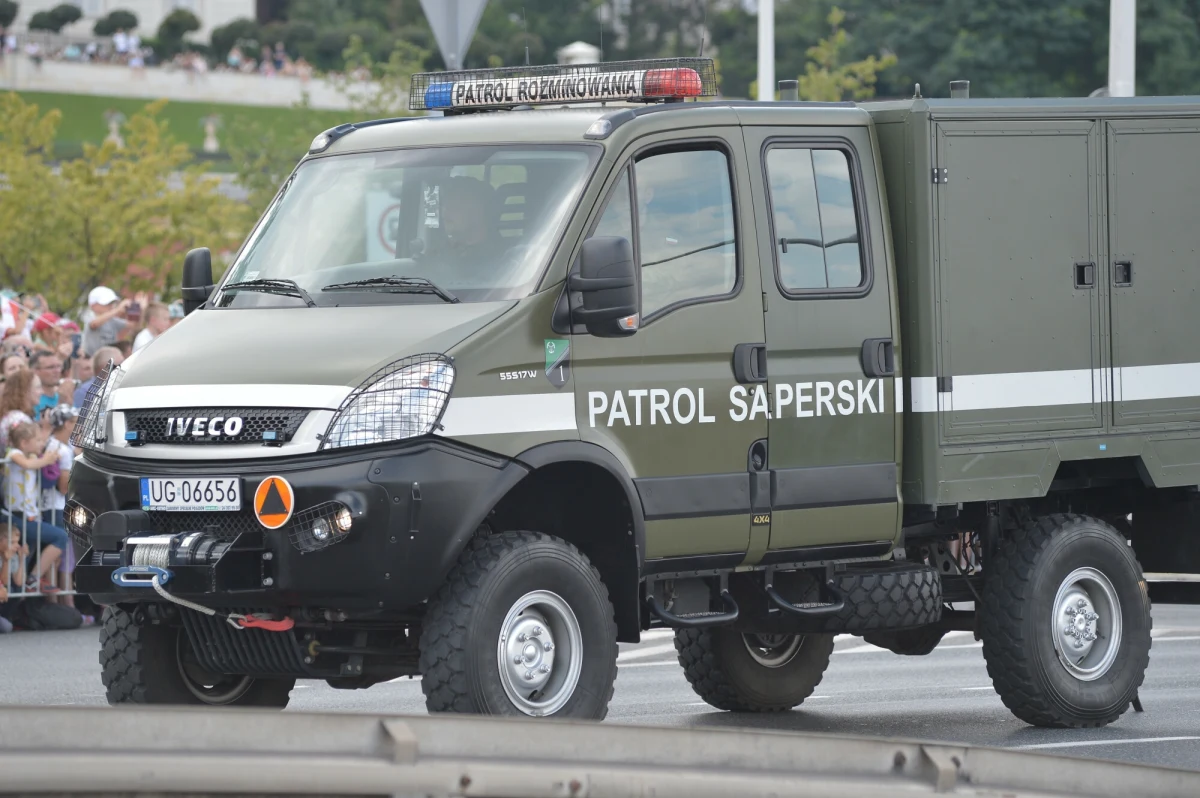 Podczas prac ziemnych przy jednej z hal produkcyjnych przy ul. Brdowskiej w Szczecinie znaleziono niewybuch. Jest to kolejny ładunek znaleziony w mieście w ciągu ostatnich 24 godzin - poprzedni został zlokalizowany przy ul. Dębogórskiej. Obie bomby zostały już usunięte.