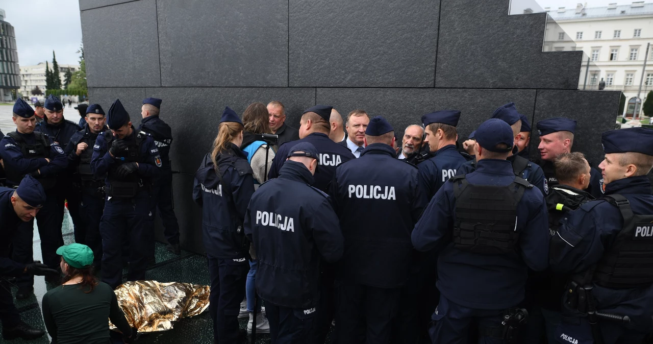 Jedna z miesięcznic smoleńskich i interwencja policji