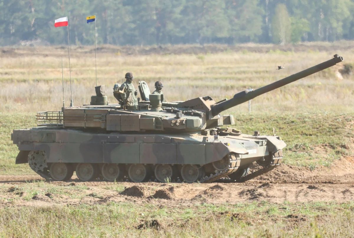 Koreańczycy przyśpieszają dostawy do Polski czołgów K2 oraz aurmatohaubic K - poinformował wiceminister obrony narodowej Paweł Bejda. Zapewnił, że w związku z kryzysem politycznym w Korei Południowej zakupy uzbrojenia dla Polski nie są zagrożone i nie ma mowy o żadnych zakłóceniach. 