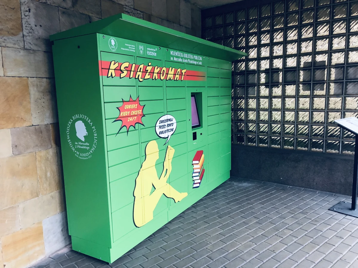Nieprzespane noce z książką? - Teraz to możliwe dzięki nowemu książkomatowi, który stanął przy Bibliotece Wojewódzkiej w Łodzi. To nowatorskie urządzenie, które umożliwia odbieranie i zwracanie książek przez całą dobę, siedem dni w tygodniu - zadebiutowało w poniedziałek.