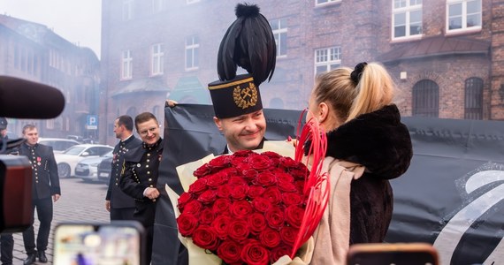 Barbórka to tradycyjne górnicze święto. Okazuje się, że można celebrować ten dzień w wyjątkowy sposób - np. prosząc o rękę. 