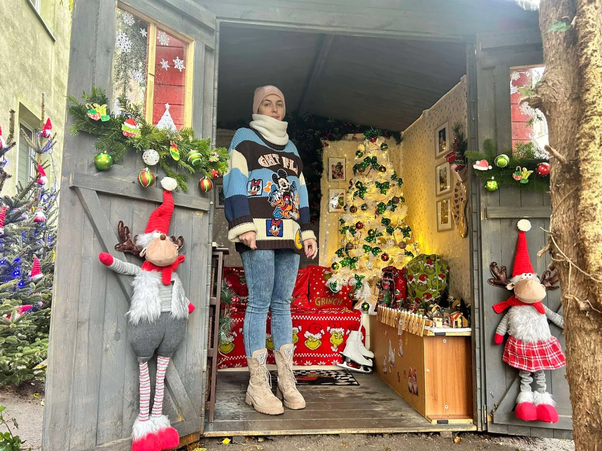 To najbardziej świąteczne miejsce w Szczecinie. Na Pogodnie stanęła skrzynka na listy do Świętego Mikołaja, a obok chatka Grincha, w której rzeczony stwór czasem się pojawia osobiście. Są też pierniczki w słoiku, świąteczne dekoracje i obietnica, że na wrzucone do skrzynki listy Mikołaj i jego elfy odpowiedzą.