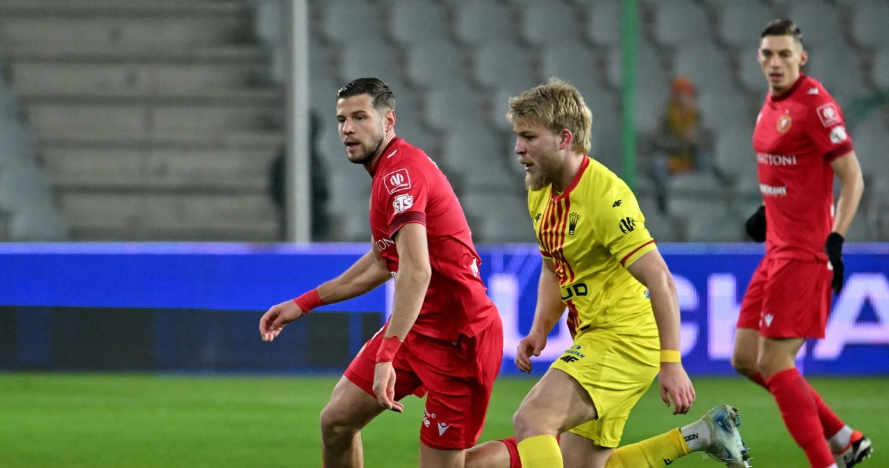  Yoav Hofmeister i Imad Rondic w meczu 1/8 finału piłkarskiego Pucharu Polski