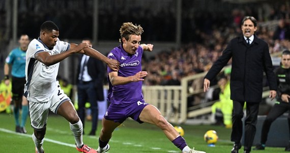 Piłkarz Fiorentiny Edoardo Bove, który zasłabł podczas niedzielnego meczu Serie A z Interem Mediolan, opuścił w środę oddział intensywnej terapii szpitala Careggi, a jego stan cały czas się poprawia. 
