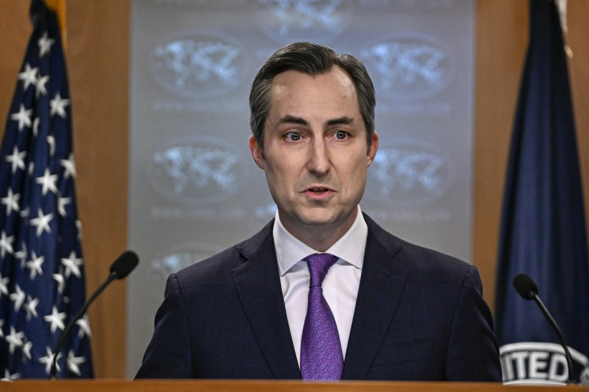 Departament Stanu USA przyznał, że jest zaniepokojony rosyjskimi działaniami związanymi z wyborami w Rumunii. Urząd wezwał do zbadania stopnia rosyjskiej inwigilacji oraz ostrzegł, że zmiana kierunku polityki w Bukareszcie negatywnie wpłynie na relację państwa ze Stanami Zjednoczonymi.