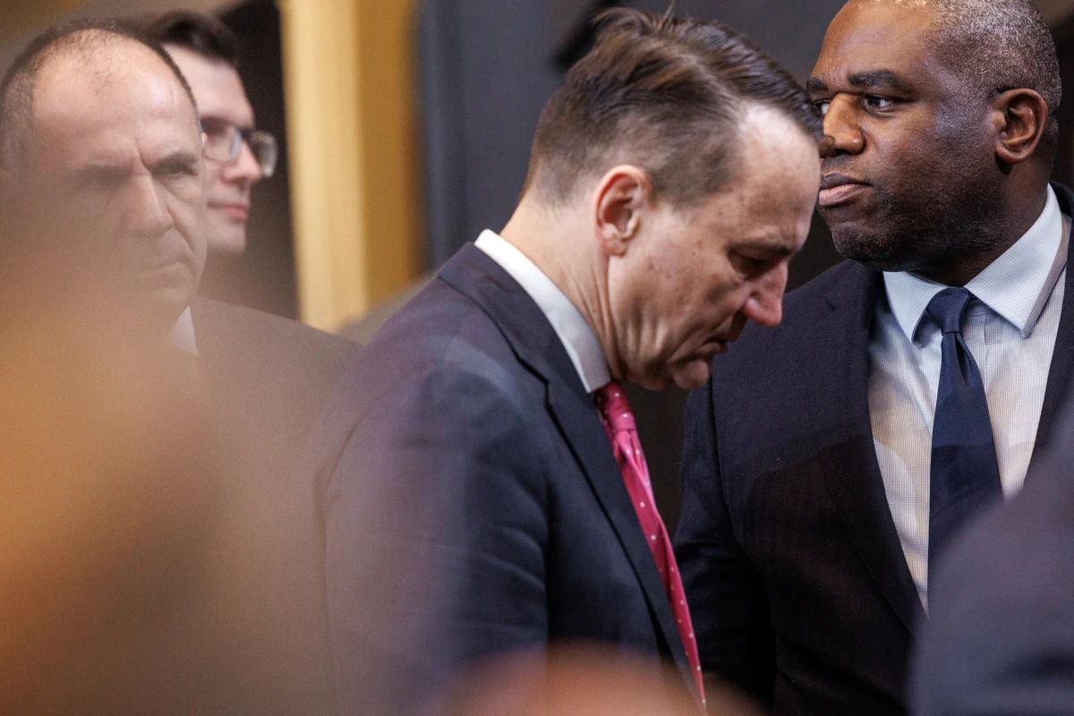 Radosław Sikorski wyszedł z sali obrad Rady Ministerialnej OBWE na Malcie, gdy na jej forum przemawiał szef rosyjskiej dyplomacji. Wcześniej polski minister spraw zagranicznych powiedział dziennikarzom, że "nie będzie słuchać kłamstw Siergieja Ławrowa".