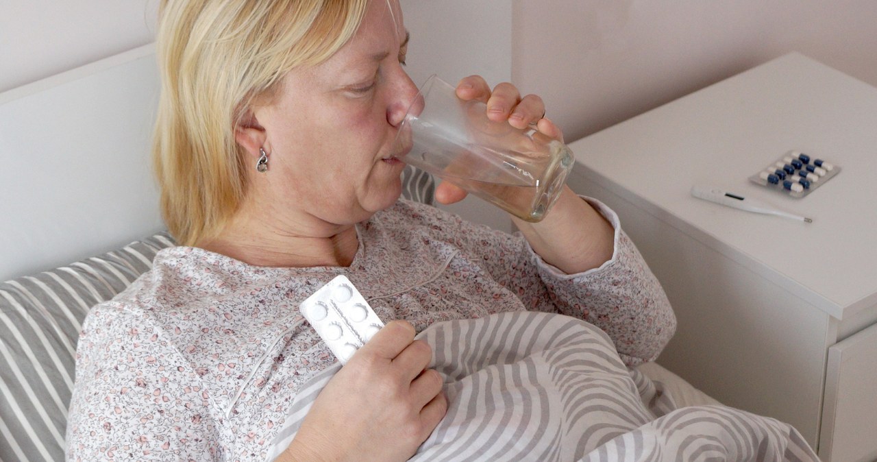 Zwiększa ryzyko zapalenia płuc i zapalenia serca. Pierwsze objawy są mylące