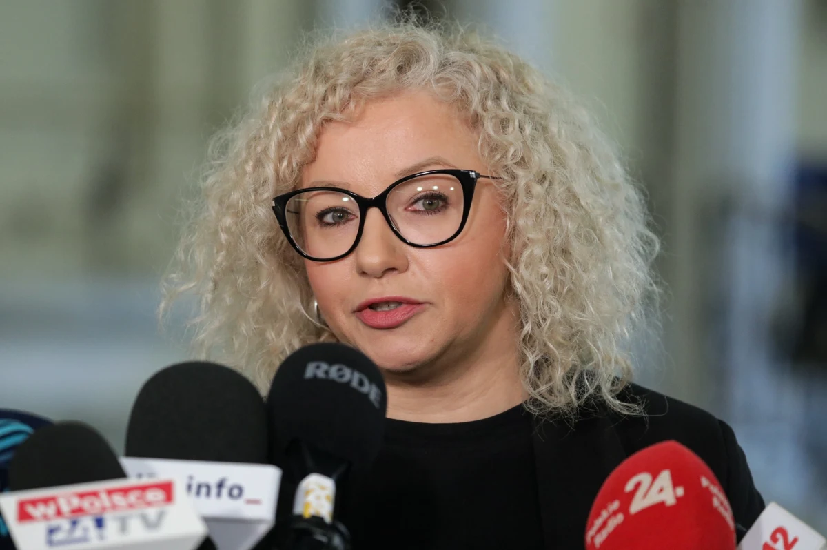 "Prokuratura - mimo że zdecydowała się zakończyć śledztwo ze względu na przedawnienie - jednoznacznie stwierdziła, że wszystko to, o czym opowiadałam, było prawdą. Doszło do molestowania mnie, kiedy byłam osobą małoletnią, poniżej 15. roku życia przez Mirosława Skrzypczyńskiego" - poinformowała w czwartek ministra ds. równości Katarzyna Kotula na konferencji prasowej w Sejmie. Czynów tych dopuścił się były prezes Polskiego Związku Tenisowego. "Chcę stanąć przed sądem" - dodała Kotula, informując, że zrzeka się immunitetu, aby było to możliwe. 