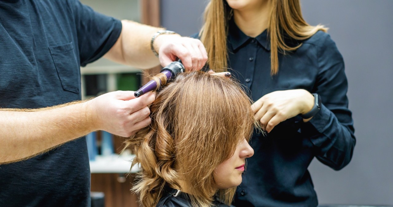 To najlepsza fryzura dla pań z cienkimi włosami. Dodaje mega objętości