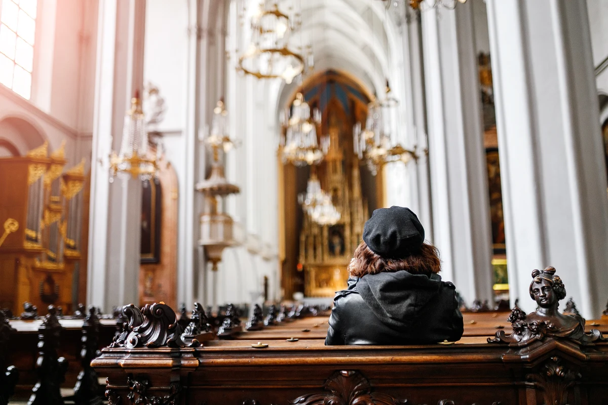 W 2023 roku w mszach uczestniczyło 29 proc. wiernych, a 14 proc. przystępowało do komunii świętej. Na lekcje religii uczęszczało natomiast 78,6 proc. uczniów - wynika z danych Instytutu Statystyki Kościoła Katolickiego. Sakrament małżeństwa został udzielony 77 244 parom.