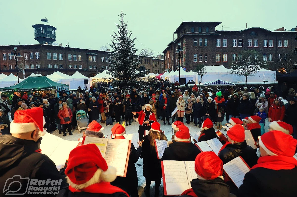 Stowarzyszenie Fabryka Inicjatyw Lokalnych wraz z Miastem Katowice serdecznie zaprasza wszystkich mieszkańców oraz gości na niezwykłe wydarzenie, jakim jest Jarmark Na Nikiszu. Jarmark rozpocznie się w piątek, 6 grudnia, o godzinie 14:00 i potrwa aż do niedzieli, 8 grudnia, do godziny 20:00. 