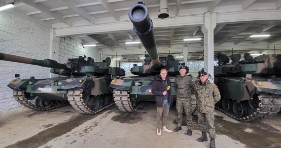 Do końca grudnia na poligonie w podpoznańskim Biedrusku trwają szkolenia załóg czołgów Abrams i K2. Centrum Szkolenia Wojsk Lądowych w Poznaniu przypomina o zakazie poruszania się po poligonie w czasie prowadzenia ćwiczeń.