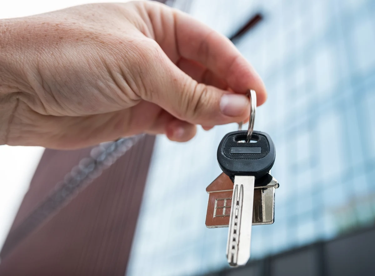 Na policję zgłaszają się już pierwsze ofiary oszustw "na kwaterę". Właśnie zaczął się sezon na tego typu przestępstwa, które polegają na tym, że naciągacze wyłudzają pieniądze od osób chcących wynająć domek lub pokój na święta lub sylwestra.