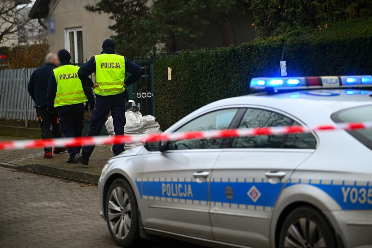 Policja zakończyła poszukiwania mężczyzny, który zastrzelił swoją żonę w Siedlcach. Ciało napastnika znaleziono w spalonym samochodzie. 