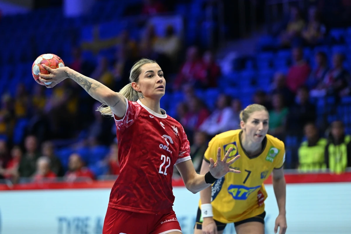 ​Polska przegrała w Debreczynie ze Szwecją 25:33 (15:17) w pierwszym meczu drugiej rundy mistrzostw Europy piłkarek ręcznych.