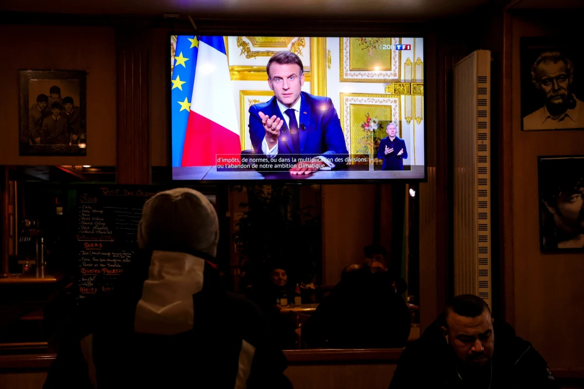 Prezydent Francji Emmanuel Macron powiedział w czwartek wieczorem w orędziu telewizyjnym, że pozostanie na stanowisku do końca swojej kadencji, czyli do maja 2027 r. Zapowiedział też, że "w najbliższych dniach" ogłosi nazwisko nowego premiera.