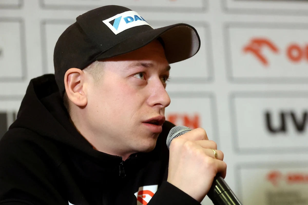 "Jestem w stanie bić się o najwyższe cele. Jestem pewien, że nadejdzie moment, gdy to osiągnę" - zapowiada Aleksander Zniszczoł. Kamil Stoch chwali organizatorów, a Dawid Kubacki cieszy się z coraz wyższej formy. Już od piątku wielkie skakanie w Wiśle w ramach Pucharu Świata.