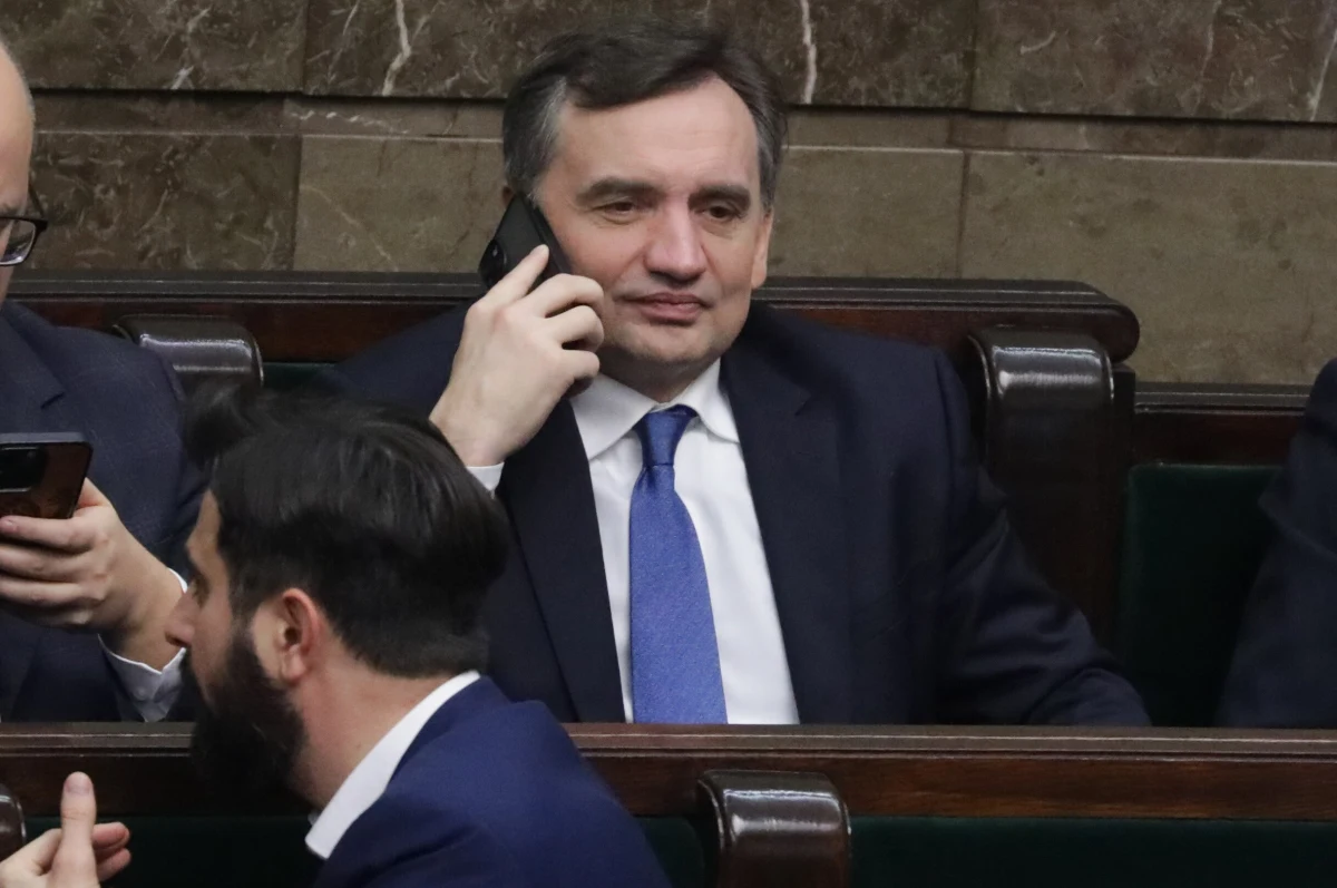 Na 31 stycznia 2025 r. komisja śledcza ds. Pegasusa wyznaczy termin przesłuchania Zbigniewa Ziobry - dowiedział się nieoficjalnie reporter RMF FM Kacper Wróblewski. Sejm wczoraj uchylił immunitet byłego ministra sprawiedliwości oraz wyraził zgodę na zatrzymanie i przymusowe doprowadzenie go na posiedzenie komisji śledczej ds. Pegasusa.