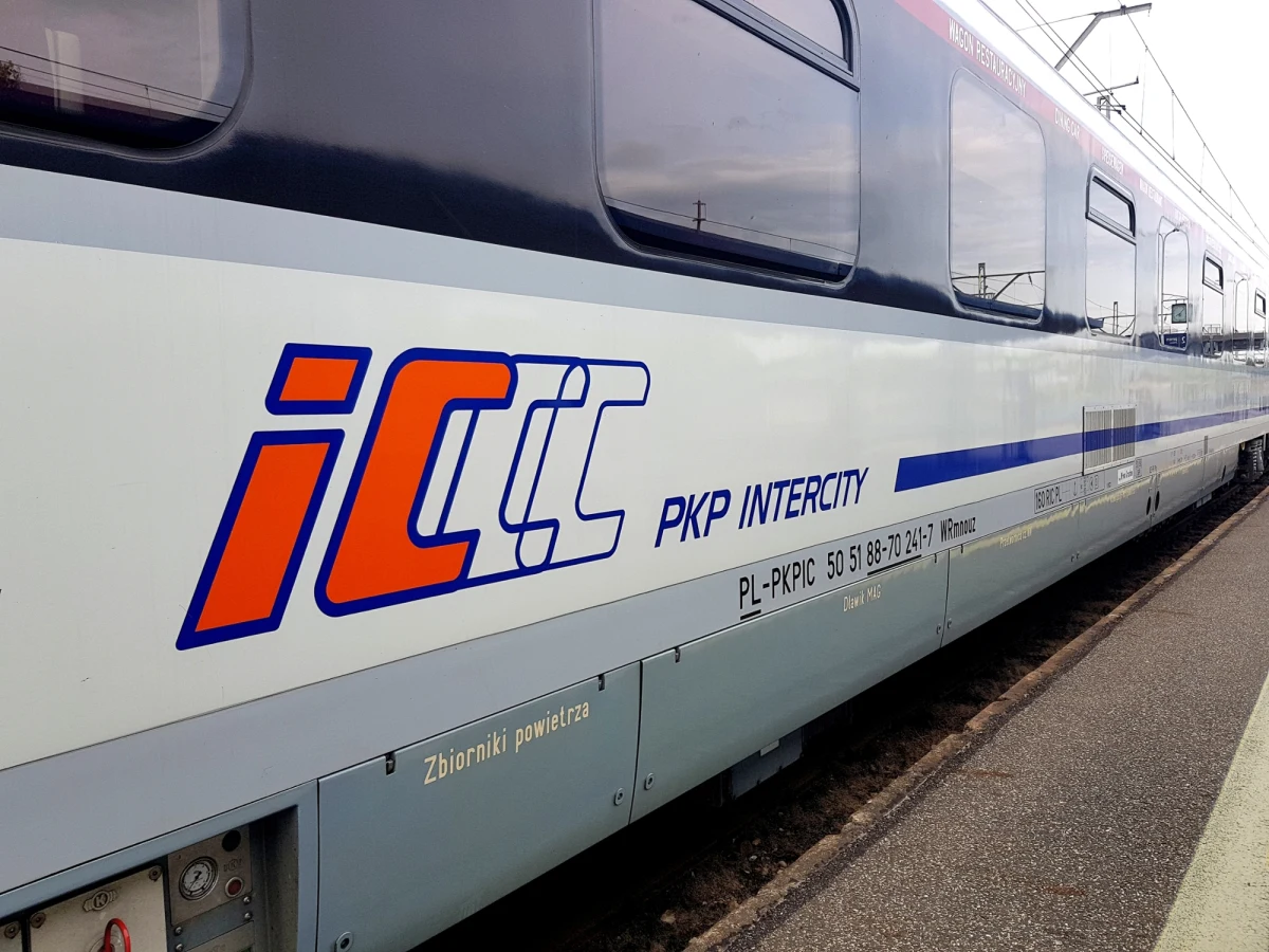 Awaria systemu sprzedaży biletów PKP Intercity. Podróżni nie mogli zalogować się do aplikacji. Spółka zapewnia, że przyczyną nie był atak hakerski.