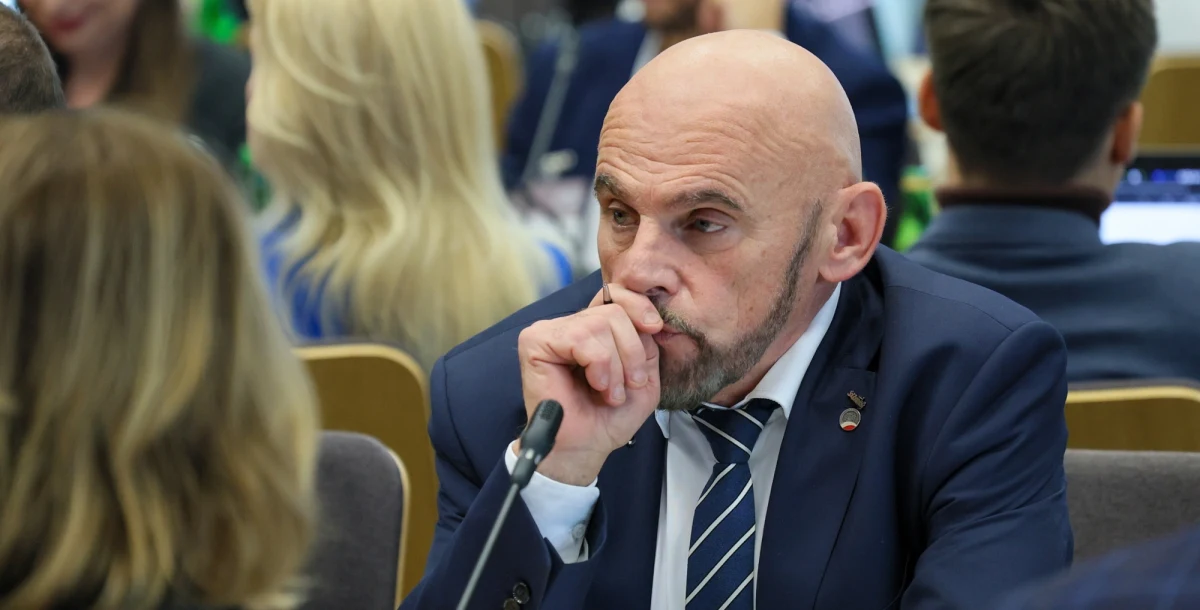 Szef handlowej Solidarności Alfred Bujara poinformował, że związek będzie wnioskował do prezydenta Andrzeja Dudy o zawetowanie ustawy o wolnej Wigilii. Bujara uważa, że ustawa nierówno traktuje pracowników. Wcześniej szefowa kancelarii prezydenta oznajmiła, że Andrzej Duda uzależnia złożenie swojego podpisu od konsultacji społecznych.