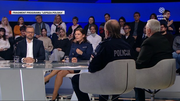 Rośnie liczba wakatów w polskiej policji. A ta dziura może się pogłębiać. Eksperci już biją na alarm. W przyszłym roku może brakować 30 procent policjantów. Dyskutowali na ten temat goście Doroty Gawryluk w programie ''Lepsza Polska''.