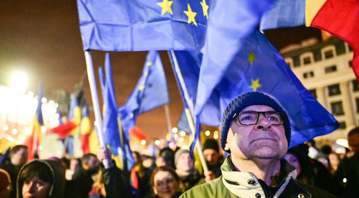 Trybunał Konstytucyjny w Rumunii unieważnił pierwszą turę wyborów prezydenckich. Oznacza to, że cały proces wyborczy zostanie wznowiony w całości - przekazuje rumuńska telewizja. W czwartek rumuńskie służby opublikowały raport, z którego wynikało, że w wybory w kraju ingerował "zewnętrzny gracz państwowy". Główne podejrzenia padły na Rosję. Elena Lasconi, która miała wziąć udział w drugiej turze wyborów prezydenckich w Rumunii, skrytykowała piątkową decyzję Trybunału.