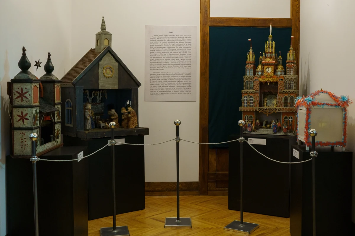 Od piątku w Muzeum Archeologicznym i Etnograficznym w Łodzi dostępna jest wystawa, która przybliża bożonarodzeniowe obrzędy i tradycje. Ta propozycja jest dla wszystkich, którzy pragną głębiej zrozumieć i poczuć magię nadchodzących świąt Bożego Narodzenia.