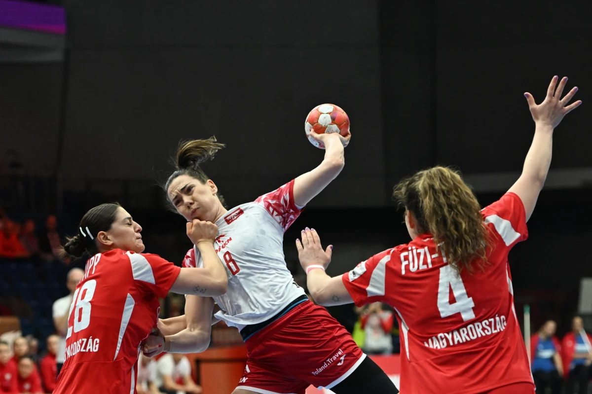 ​Polska przegrała w Debreczynie z Węgrami 21:31 (9:17) w drugim meczu drugiej rundy mistrzostw Europy piłkarek ręcznych. To druga porażka Biało-Czerwonych w tej fazie turnieju. Polki definitywnie straciły szanse na awans do półfinałów.
