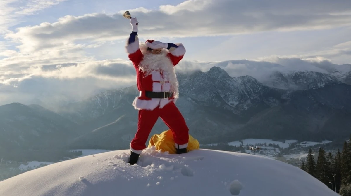 Ho. Ho. Ho! Dziś wraz z Mikołajem przemierzyliśmy Polskę z południa na północ - z Zakopanego do Mikołajek. Były prezenty, spotkania z dziećmi i mnóstwo radości. A w sobotę w Mikołajkach czeka nas Parada Mikołajów. Przyjeżdżajcie do Mikołajek, słuchajcie radia RMF FM, czytajcie naszą stronę RMF24.pl i śledźcie nasze media społecznościowe: Facebook i Instagram. Relację z piątkowej podróży Mikołaja znajdziecie poniżej.