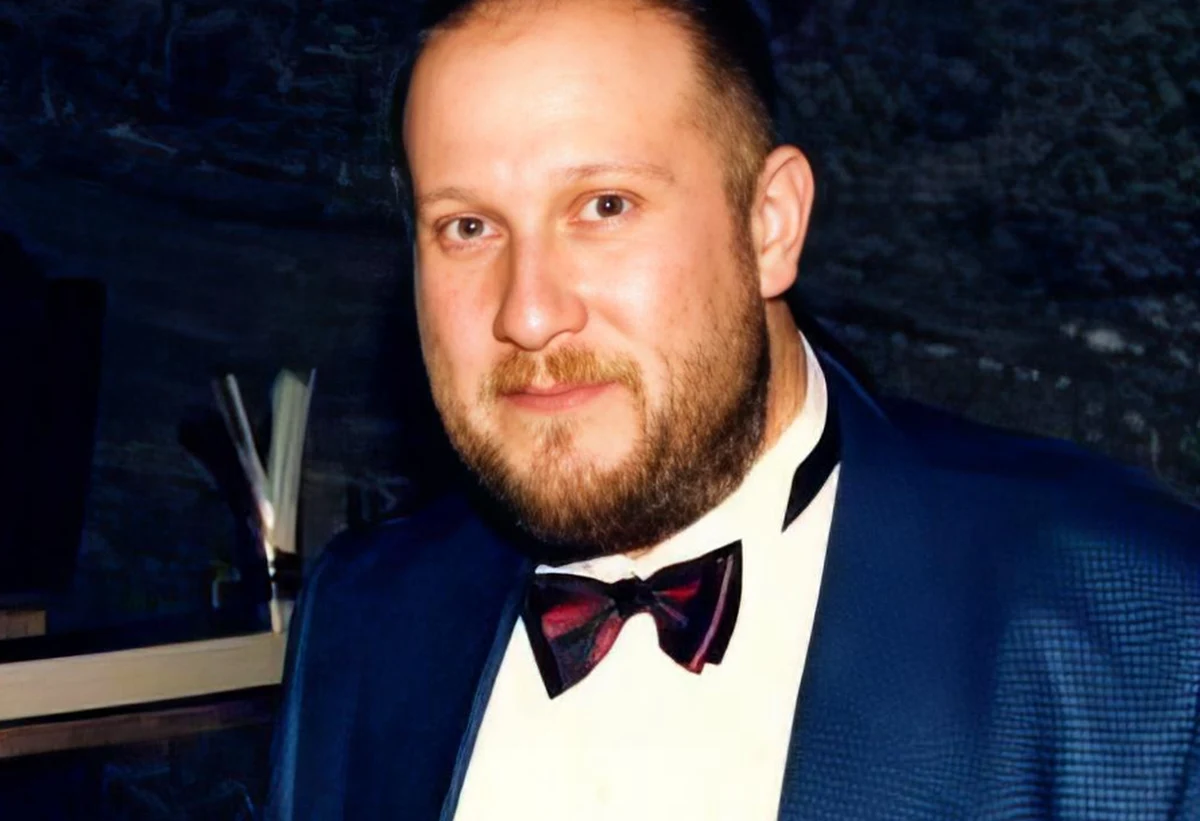 Lekarz urolog, absolwent Collegium Medicum UJ w Krakowie, a jednocześnie sprawny organizator wydarzeń targowych i skuteczny przedsiębiorca z branży nieruchomości. W sobotę 7 grudnia mija 10. rocznica śmierci Pawła Goldsztajna. W RMF FM pojawił się nagle, obejmując pod koniec 1994 r. stanowisko szefa promocji. Miał pod sobą młody, zdolny zespół i duże wyzwania związane z ogólnopolską reklamą stacji. Na Kopcu Kościuszki pracował tylko rok.