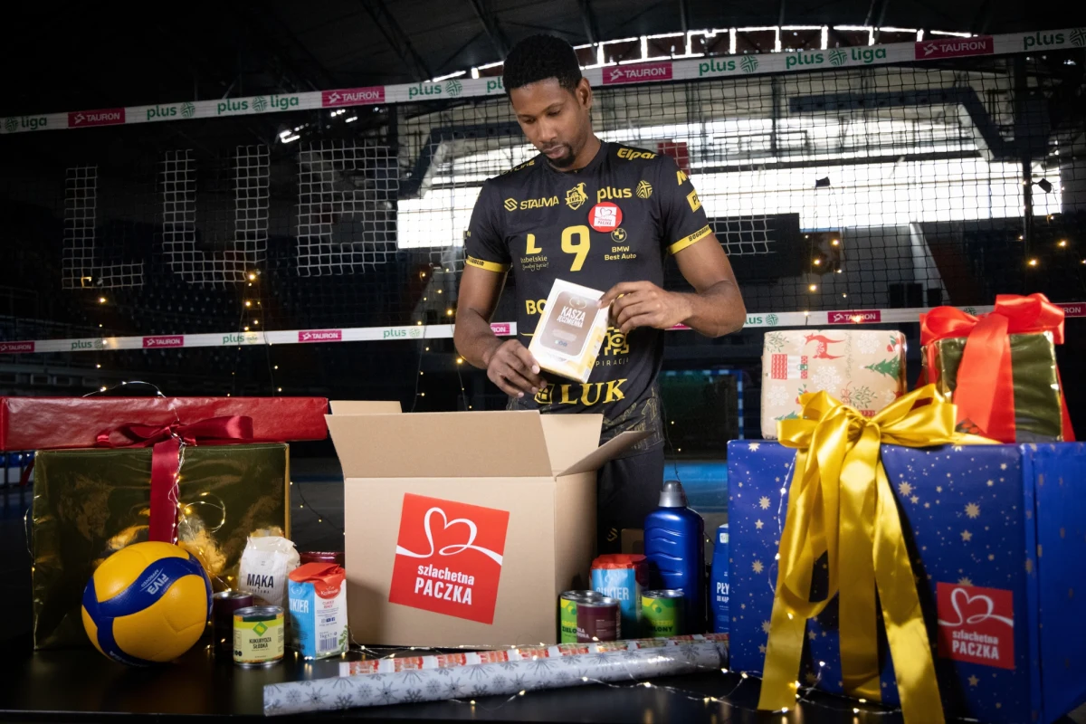 "Czasu jest niewiele, już za chwilę Weekend Cudów Szlachetnej Paczki. Dlatego nawet na ostatniej prostej, ostatnim okrążeniu, ostatnim metrze dołącz!" – apelują sportowcy Aleksandra Mirosław, Aleksandra Jarecka, Karolina Pęk, Bartosz Zmarzlik i Wilfredo Leon, którzy w tym roku przygotowują pomoc dla rodziny pani Anny. Tysiące innych potrzebujących wciąż jednak czeka na pomoc.