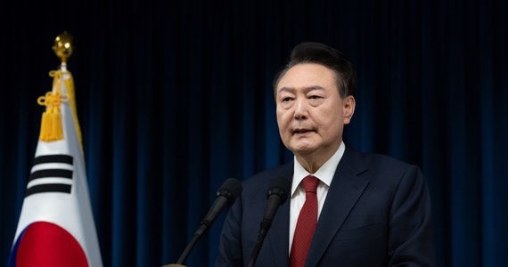 Prezydent Korei Południowej Jun Suk Jeol uniknął w sobotę impeachmentu. W parlamencie nie było kworum w czasie głosowania nad wnioskiem opozycji w tej sprawie z powodu bojkotu ze strony posłów partii rządzącej. Szef największej siły opozycyjnej Partii Demokratycznej zapowiedział, że ponowi wniosek.