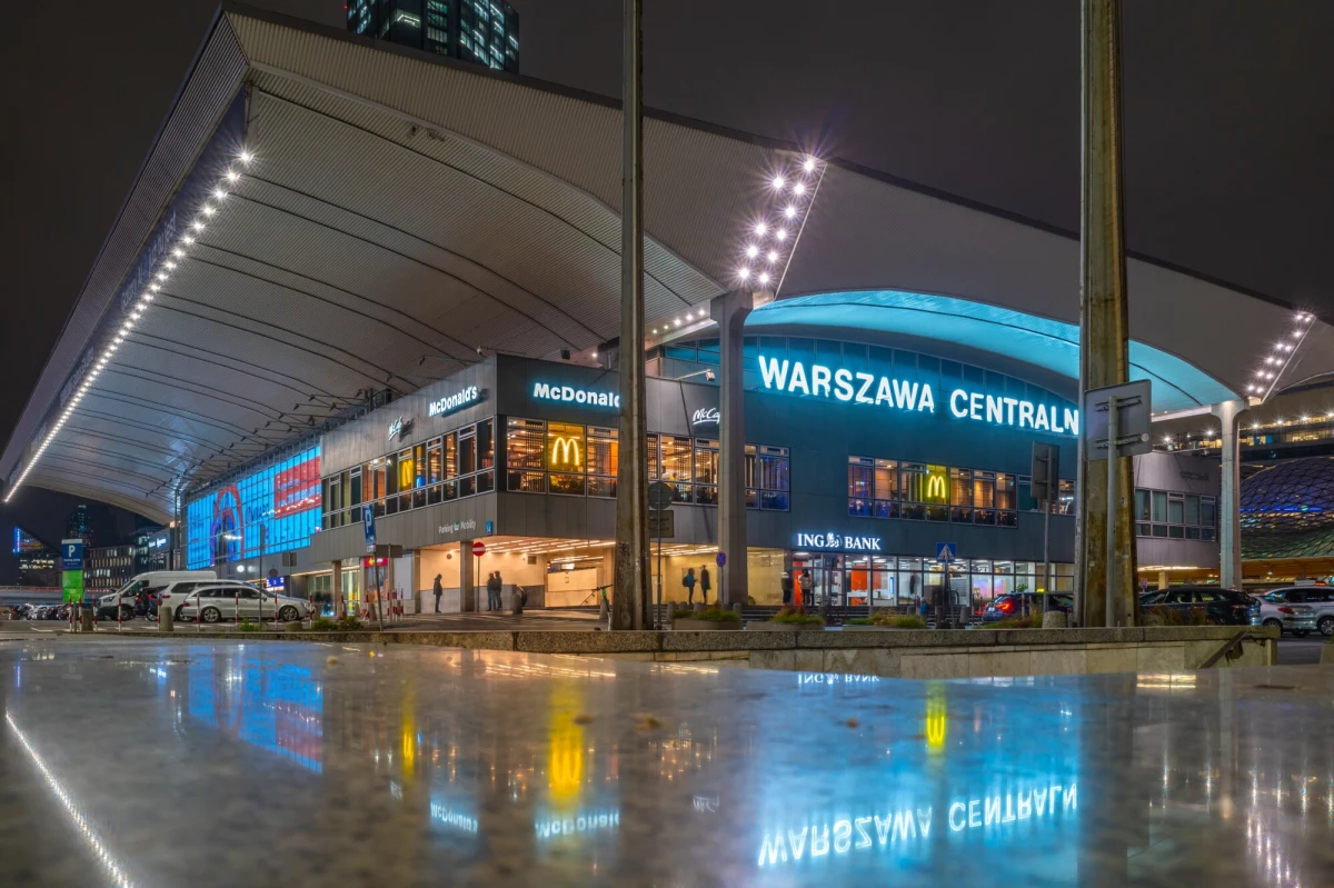 Po ponad trzech godzinach uruchomiony został ruch na Dworcu Centralnym w Warszawie. 95 pociągów jest jednak wciąż opóźnionych, a przywracanie rozkładowych godzin odjazdów może potrwać kilka godzin. 