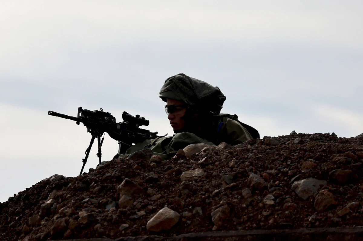 Rodzina syryjskiego prezydenta Baszara al-Asada opuściła kraj i przebywa obecnie na terytorium Federacji Rosyjskiej - poinformował w sobotę "The Telegraph". Według oficjalnych syryjskich mediów prezydent miał pozostać w Damaszku.