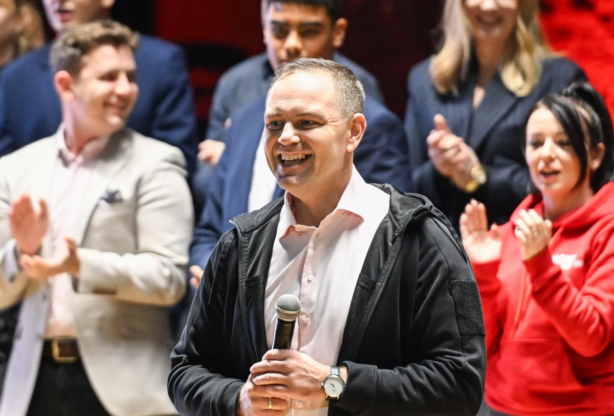 "Nie patrzcie na mnie tylko, jak na chłopaka z siłowni, jestem doktorem nauk, prezesem IPN" - powiedział w sobotę w Lublinie Karol Nawrocki wskazany przez PiS jako obywatelski kandydat do prezydentury. Odniósł się także do konwencji PO, która odbyła się w Gliwicach, przemówienia Rafała Trzaskowskiego, a także do swojej "intelektualnej miłości do Romana Dmowskiego".