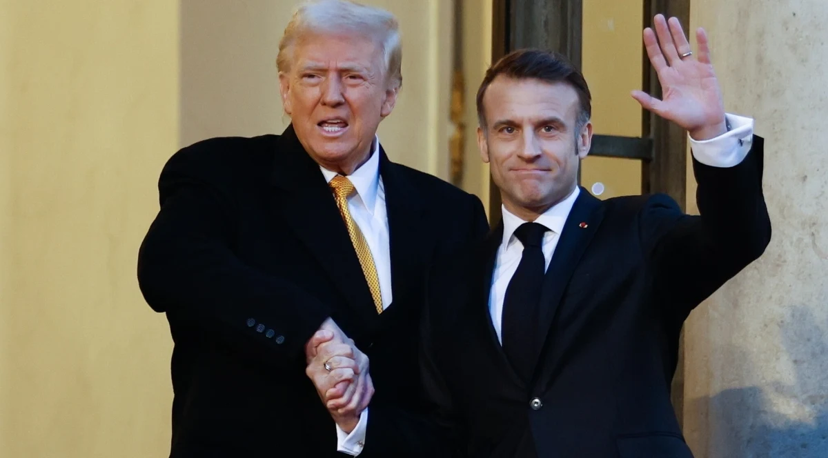 Z jednymi serdecznie i spokojnie, z drugimi żywiołowo, a jeszcze z innymi ze słownym komentarzem - tak w sobotę Donald Trump witał się z innymi światowymi przywódcami przy okazji uroczystości otwarcia Katedry Notre Dame w Paryżu. Sprawdziliśmy, jak to wyglądało w przypadku m.in. Andrzeja Dudy, Emmanuela Macrona, Wołodymyra Zełenskiego czy księcia Williama. Sprawa powitań wydaje się błaha, a może i zabawna, ale pokazuje, jakie są relacje między światowymi przywódcami - a to z kolei jest obrazem układu sił w świecie.