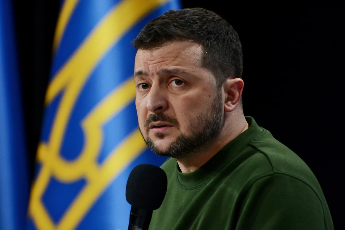 43 tysiące ukraińskich żołnierzy zginęło na polu walki. Odnotowano 370 tysięcy przypadków udzielenia pomocy medycznej rannym. Takimi danymi, obejmującymi okres od początku rosyjskiej inwazji, podzielił się w niedzielę prezydent Ukrainy Wołodymyr Zełenski. Przywódca dodał, że 50 procent wojskowych, którzy zostali ranni, wraca w szeregi sił zbrojnych.