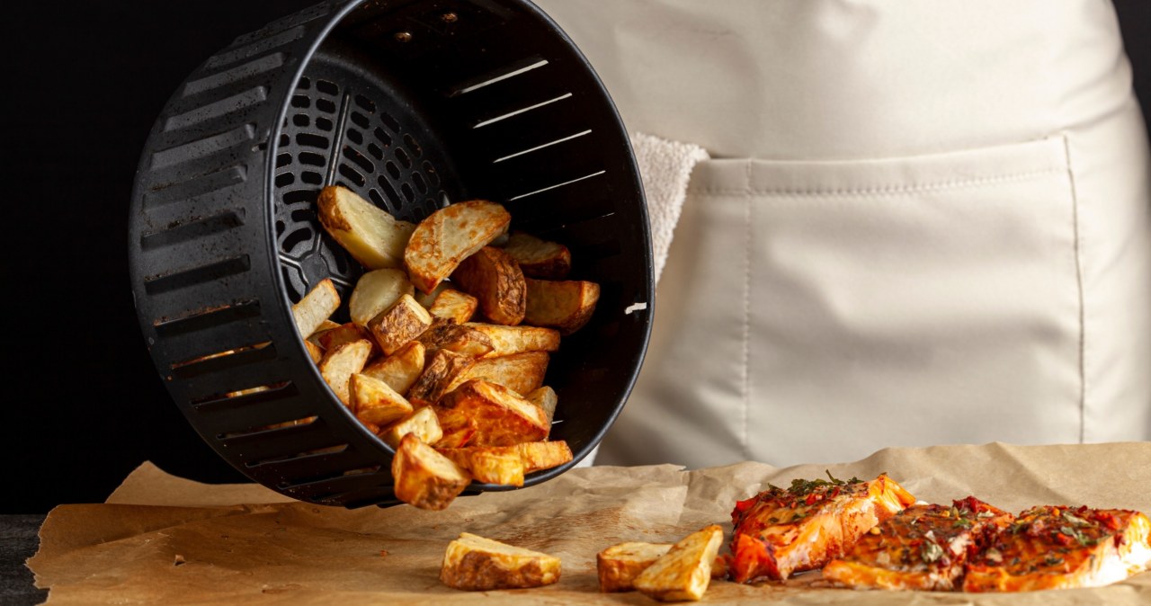 Nie wkładaj tego do air fryera. Błąd, który może kosztować cię nowy sprzęt