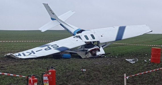 Dwie osoby zostały ranne w wypadku awionetki w Watorowie niedaleko Chełmna w Kujawsko-Pomorskiem. Około 50-letni pilot i 19-letni pasażer trafili do szpitala.