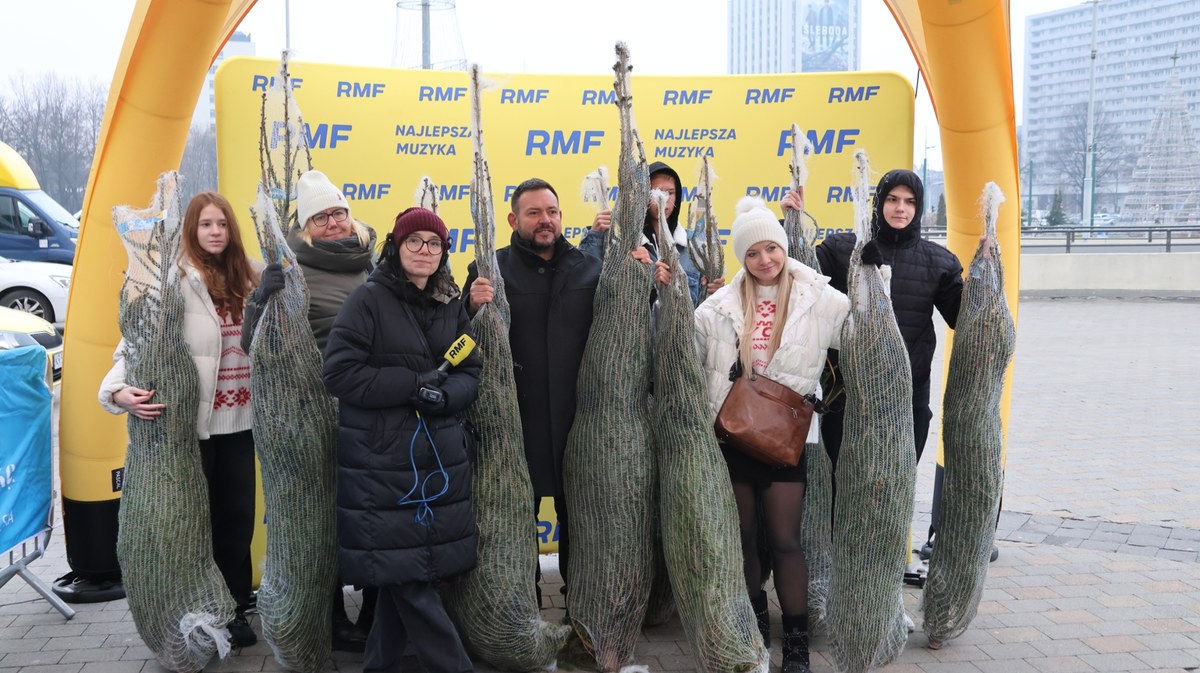 Katowice to czwarty przystanek na drodze naszej akcji "Choinki pod choinkę od RMF FM i Małopolski". W niedzielę w stolicy województwa śląskiego rozdaliśmy naszym słuchaczom setki świątecznych drzewek. Już w poniedziałek zapraszamy do Nysy!